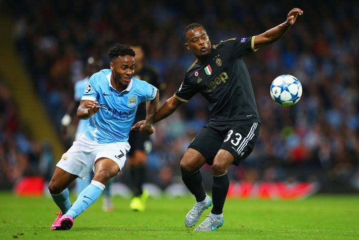 Raheem Sterling og Patrice Evra eigast við í Manchester í kvöld.