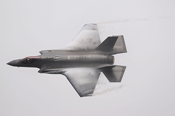 Fjölmörg ríki Evrópu hafa samið um kaup á F-35 herþotum frá Bandaríkjunum á undanförnum árum. Um fimm hundruð þeirra hafa ekki verið afhentar kaupendum enn.