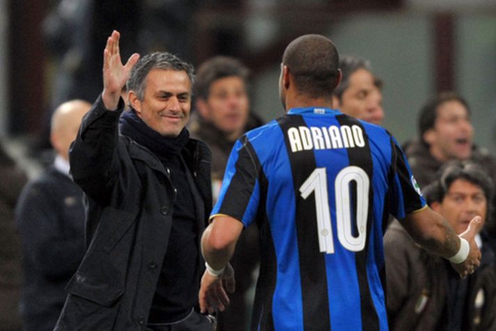 Jose Mourinho og Adriano á góðri stundu.