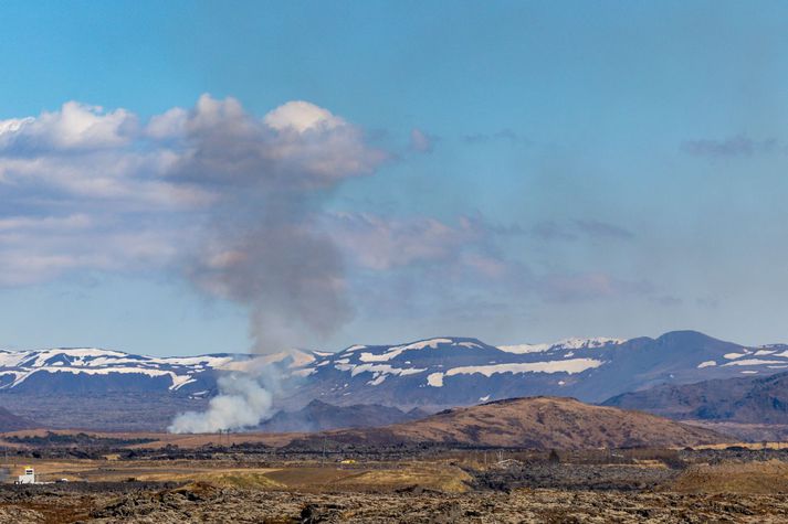 Bruninn varð í sumarhúsi við Hvaleyrarvatn árið 2020. Myndin sýnir frá gróðureldum sem voru skammt frá vatninu ári seinna.