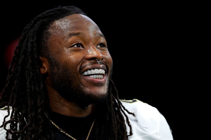 Alvin Kamara getur brosað yfir nýjum samningi sínum við New Orleans Saints og jafnframt óvæntum fríðindum sem honum fylgdu.