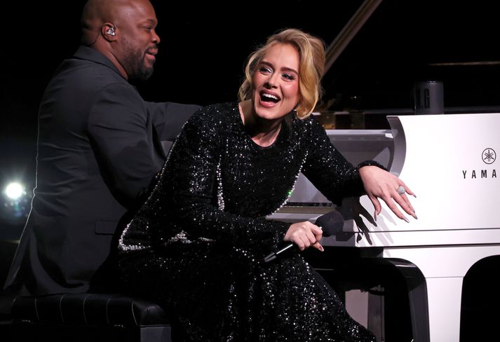 Adele á sviði í Las Vegas.