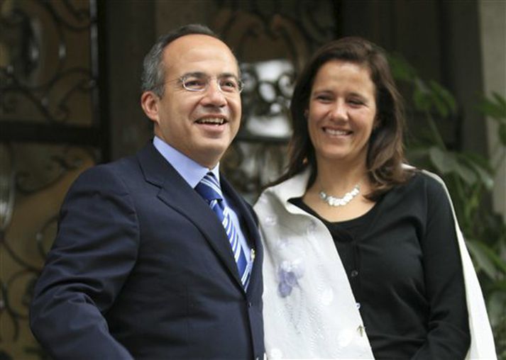 Felipe Calderon og eiginkona hans, Margarita Zavala, fögnuðu niðurstöðunni.