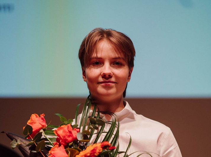 Anna Rós Árnadóttir er fædd árið 1998 á Selfossi en hún er búsett í Reykjavík.