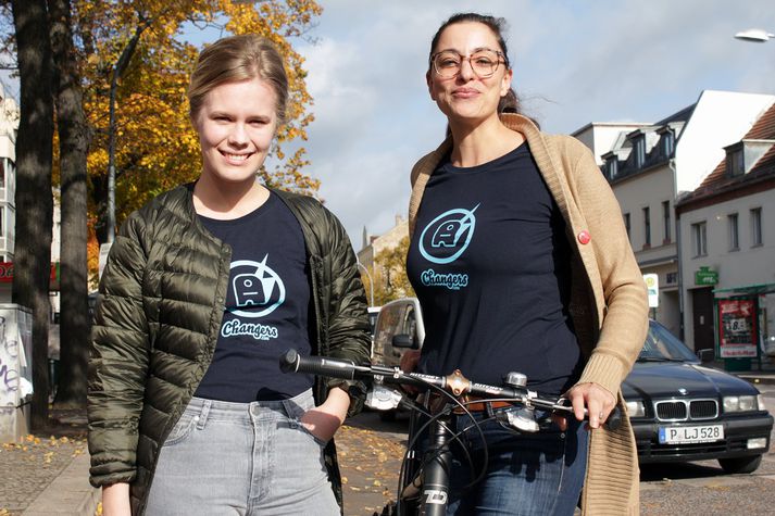 Birna Guðmundsdóttir og Daniela Schiffer, meðstofnandi fyrirtækisins, segja að vegna appsins sé nú til Ernst & Young skógur í Þýskalandi.