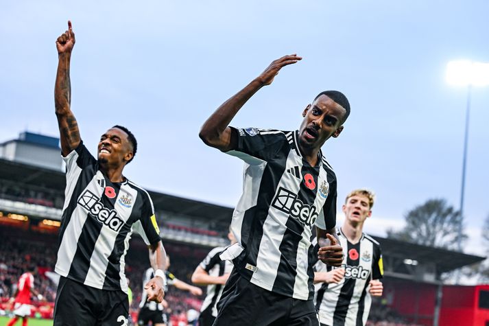 Alexander Isak skoraði þrennu í dag og er kominn með tíu mörk í deildinni