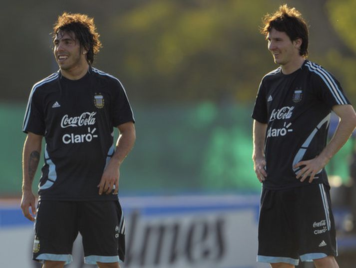 Lionel Messi og Carlos Tevez.