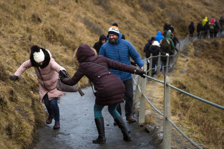 Það er um að gera að fara varlega í hálkunni.