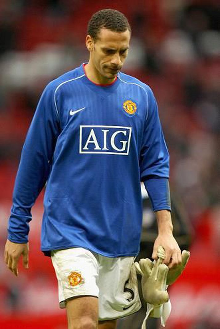 Rio Ferdinand byrjar.