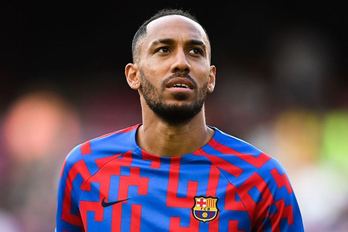 Pierre-Emerick Aubameyang býr ásamt fjölskyldu sinni í glæsilegum híbýlum, í nágrenni við villur í eigu Luis Suárez og Lionels Messi.