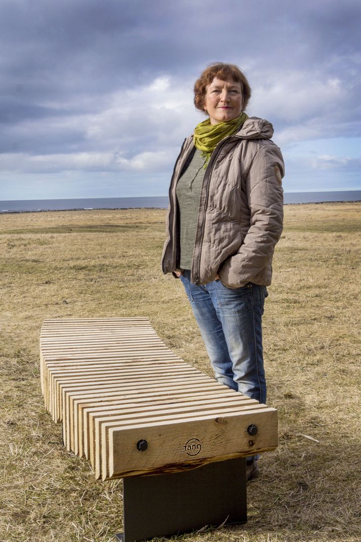 Dagný Bjarnadóttir arkitekt hannar garðbekki úr íslenskum skógarviði. Bekkirnir eru framleiddir á Litla-Hrauni. 