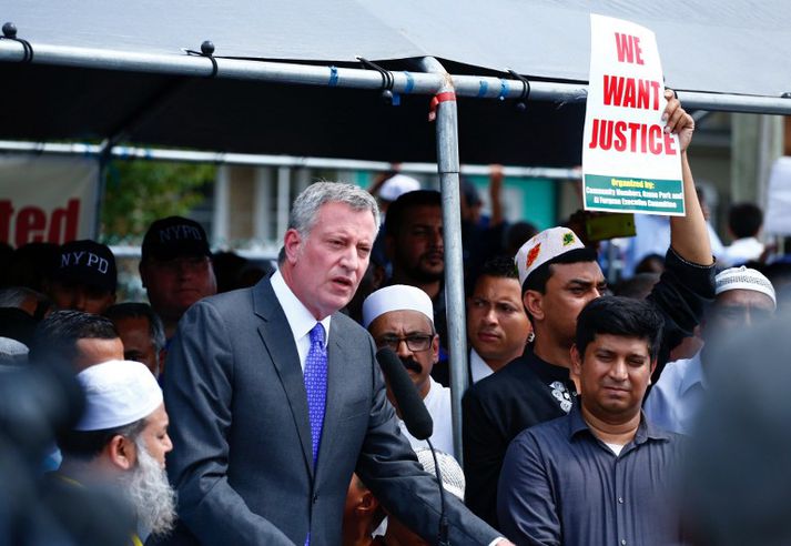 Bill De Blasio, borgarstjóri New York, flutti ræðu við útför hinna látnu.