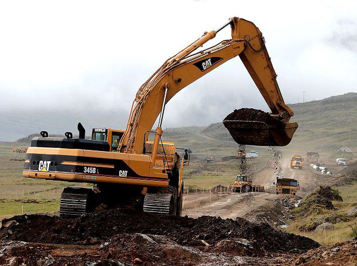 grafið fyrir nýjum vegi Jarðvinnuverktakar hafa nóg að gera þessar vikurnar en horfa fram á verkefnaskort eftir áramót.