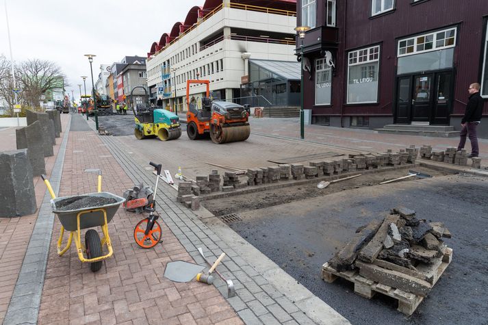 Framkvæmdir á neðri hluta Hverfisgötu hófust í gær og standa fram á föstudag, 15. maí 2020.