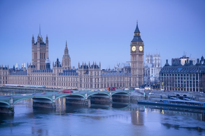 Frá og með næsta vori geta fyrirtæki með bækistöðvar í Lundúnum sótt um endinguna .london.