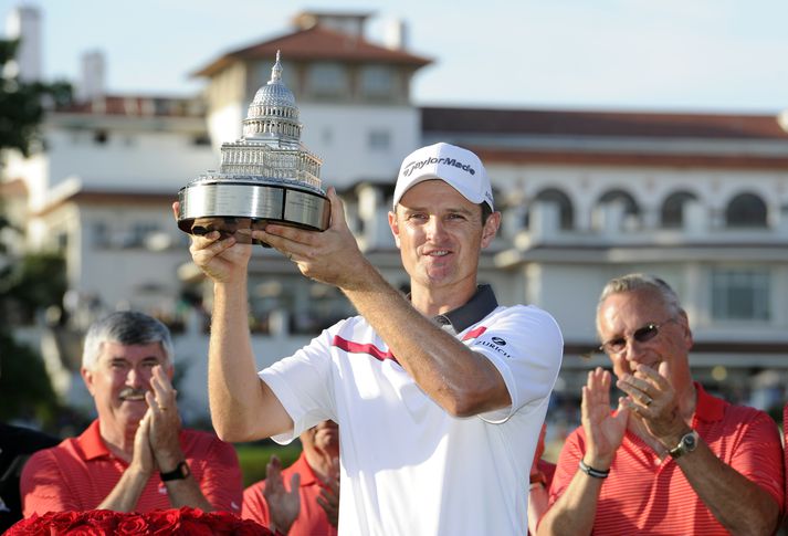 Justin Rose fagnar sigrinum í kvöld.