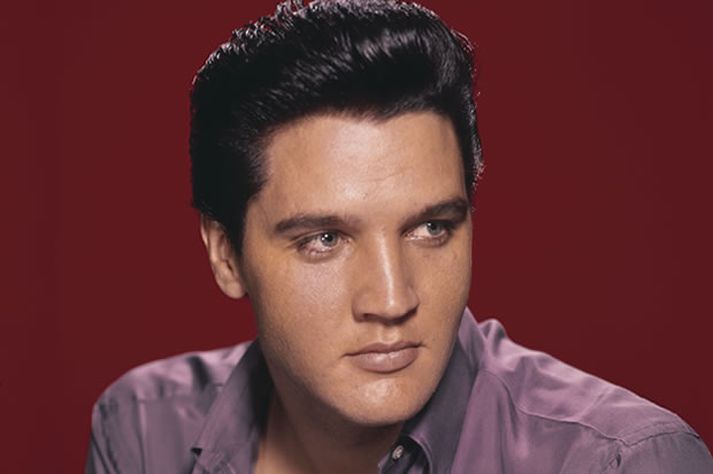 Þrátt fyrir að Elvis hafi látist árið 1977 er hann enn á meðal söluhæstu tónlistarmanna heims.