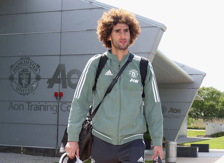 Fellaini verður áfram á Old Trafford.