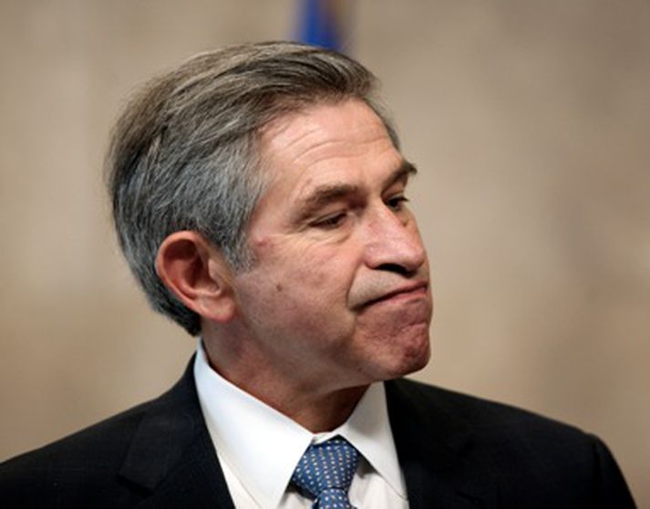 Wolfowitz hefur sagt að hann muni ekki segja af sér vegna málsins.