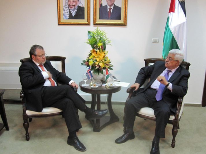 Össur Skarphéðinsson utanríkisráðherra og Mahmoud Abbas, forseti Palestínu, á fundi í Palestínu.