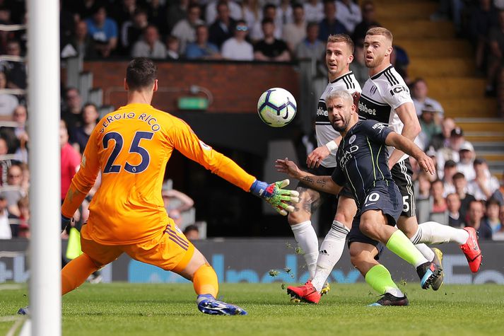 Agüero kemur City í 2-0.